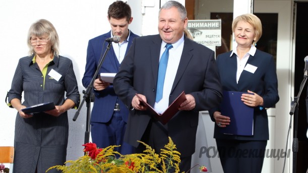 Корытцо Владимир Владимирович присутствовал на торжественной линейке, посвящённой началу нового учебного года в Олекшицкой средней школе.