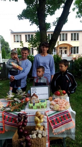 Семья Куликовских сегодня принимает участие в районном конкурсе молодых семей "Властелин села"