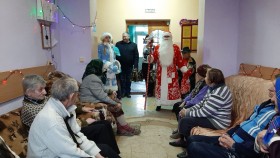 Новогодние подарки для пристарелых проживающих в Макаровском доме-интернате и отделении круглосуточного пребывания для граждан пожилого возраста аг.Олекшицы