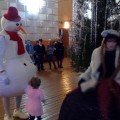 Администрация и профком РСУП "Олекшицы" подарили детям сказку "Новогоднее приключение Снеговика"