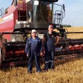ЭкипажМатвейчик Александр и Метлевский Виктор намолотили 1016 тонн зерна