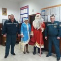 От администрации и профкома Дед Мороз и Снегурочка поздравили с Новым Годом всех работников предприятия