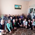 НАШИ ДЕТИ. Волонтёры Олекшицкой средней школы поздравили с Днем Победы граждан пожилого возраста.