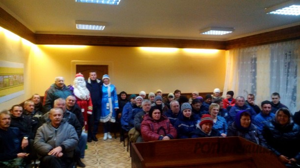 Представители  РСУП "Олекшицы" поздравили работников и их детей, ветеранов организации с Новым 2018 годом!
