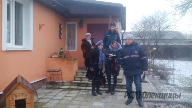 13 декабря члены смотровой комиссии Олекшицкого сельского Совета посетили одинокихпроживающих граждан, многодетные семьи
