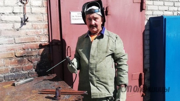 Виктор Станиславович Пирута работает в хозяйстве газоэлектросварщиком давно
