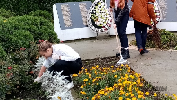 Акция по уборке и приведению в порядок памятников погибших  воинов в Великой Отечественной Войне.