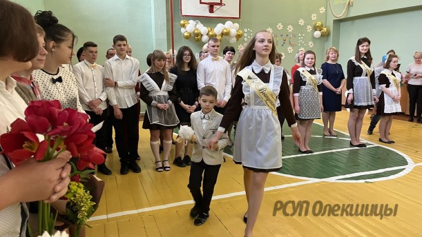 Администрация РСУП «Олекшицы» принимала участие в торжественных линейках, посвященных окончанию учебного года.