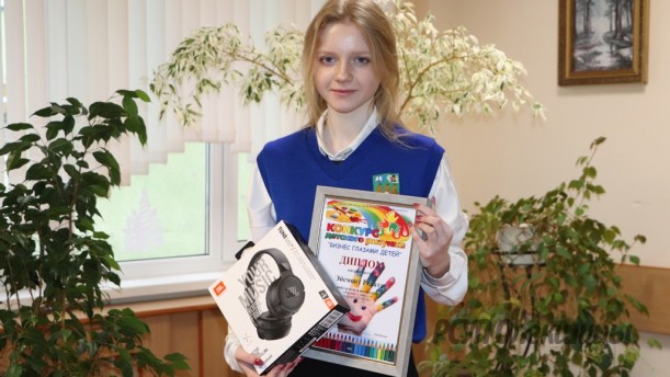 Учащаяся Макаровской средней школы Рената Эйсмонт стала победителем областного конкурса «Бизнес глазами детей»