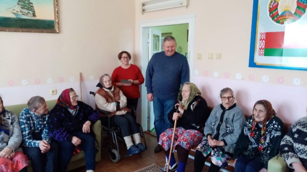 Акция "Тепло в квадрате" для проживающих в отделении круглосуточного пребывания для граждан пожилого возраста и инвалидов аг.Олекшицы.